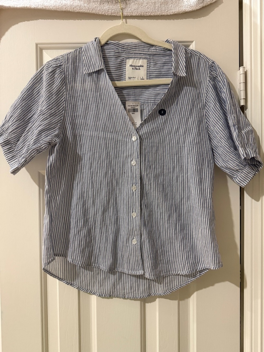 Abercrombie & Fitch Blue and White Striped Button-Up Shirt